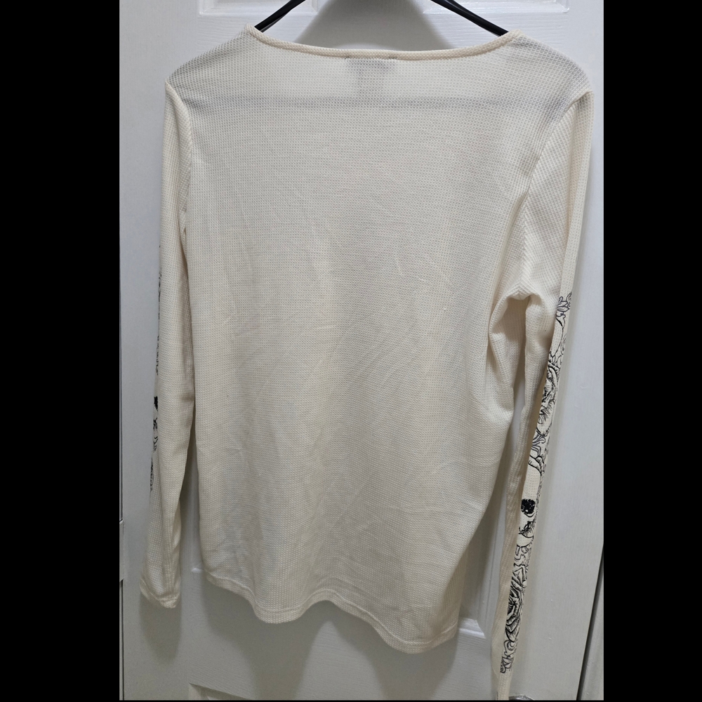 Social Collision Cream Long Sleeve Graphic Thermal Top Women's Size Large EUC - Picture 5 of 5